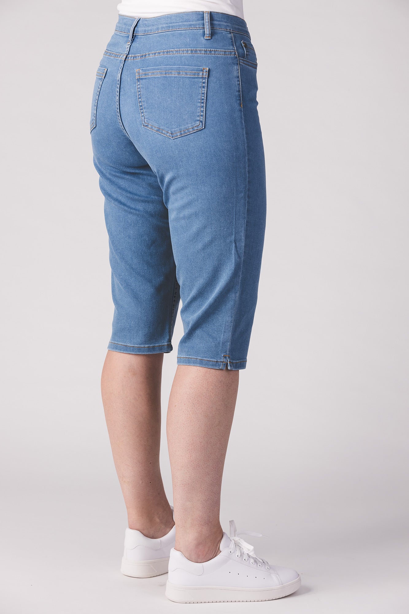 15661-432-20 / Shorts, Slim, Høj Talje - Lys denim