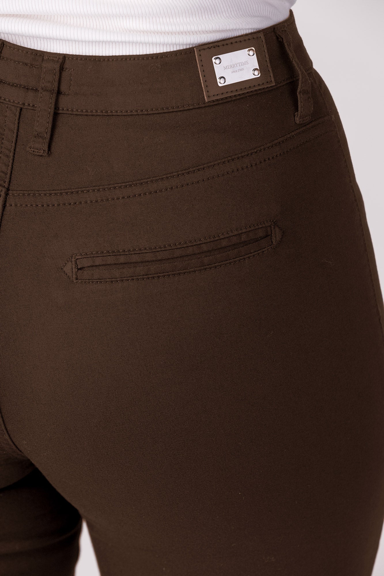 15628-430-60 / Slim, High Waist - Brown