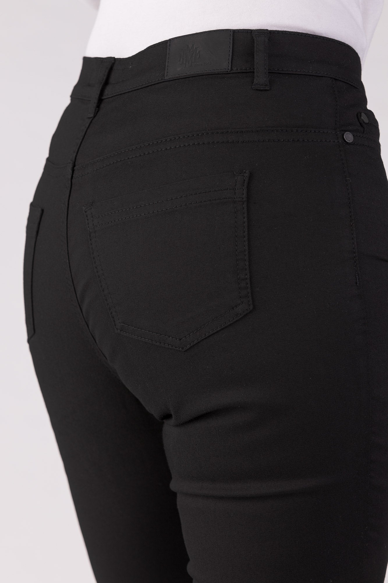 15650-430-09 / Super Slim, High Waist - Black