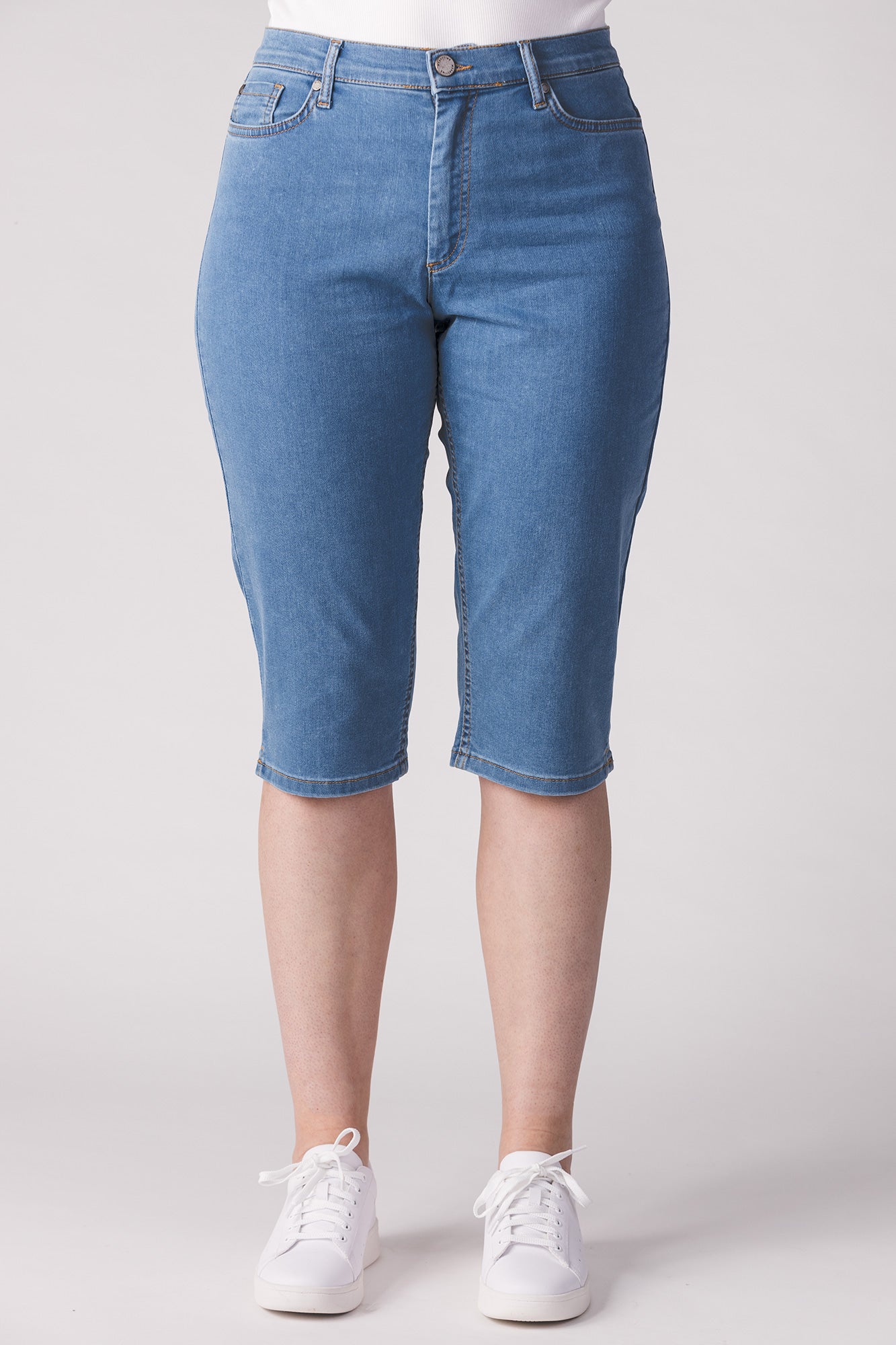 15661-432-20 / Shorts, Slim, Høj Talje - Lys denim