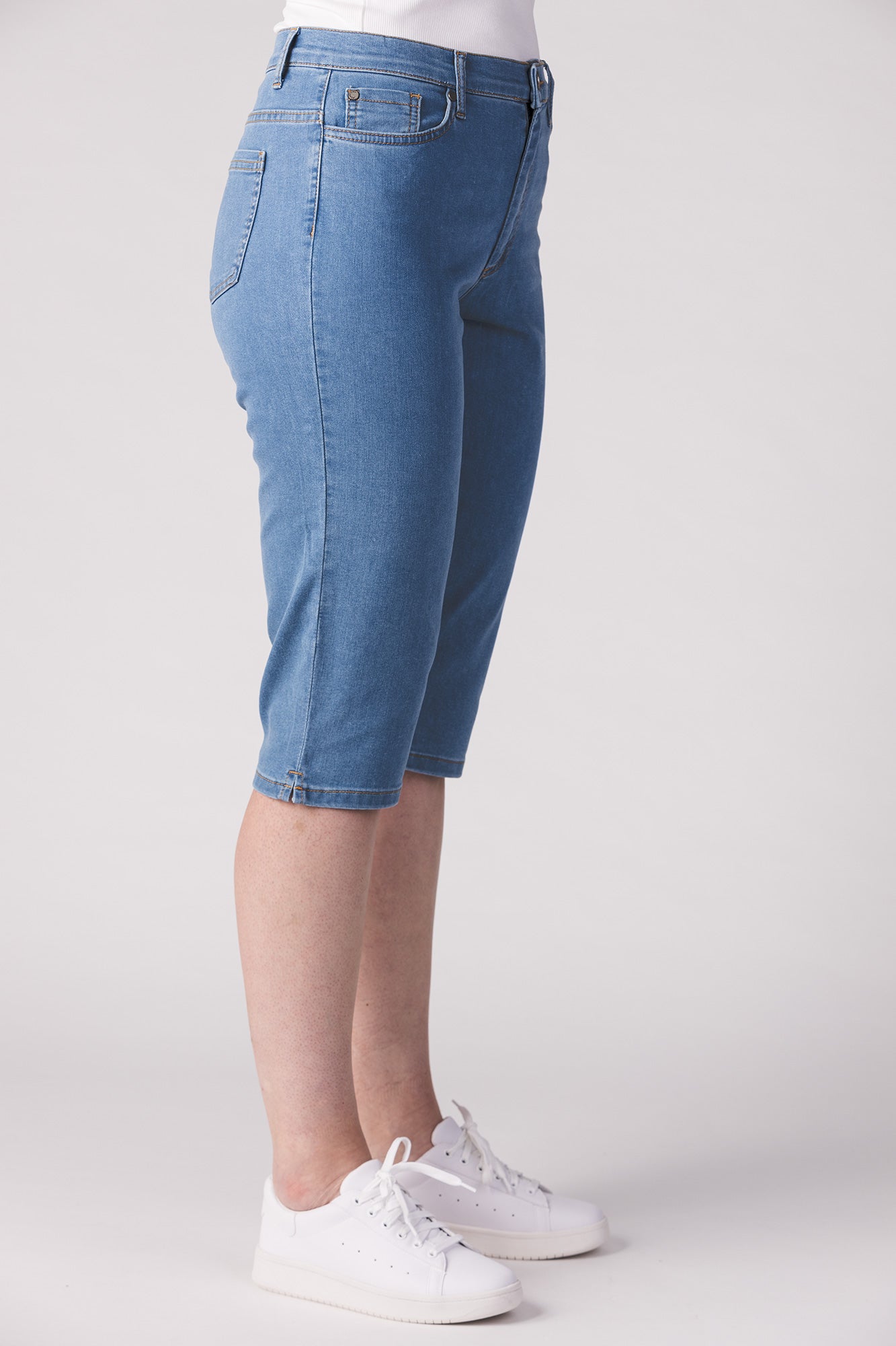 15661-432-20 / Shorts, Slim, Høj Talje - Lys denim