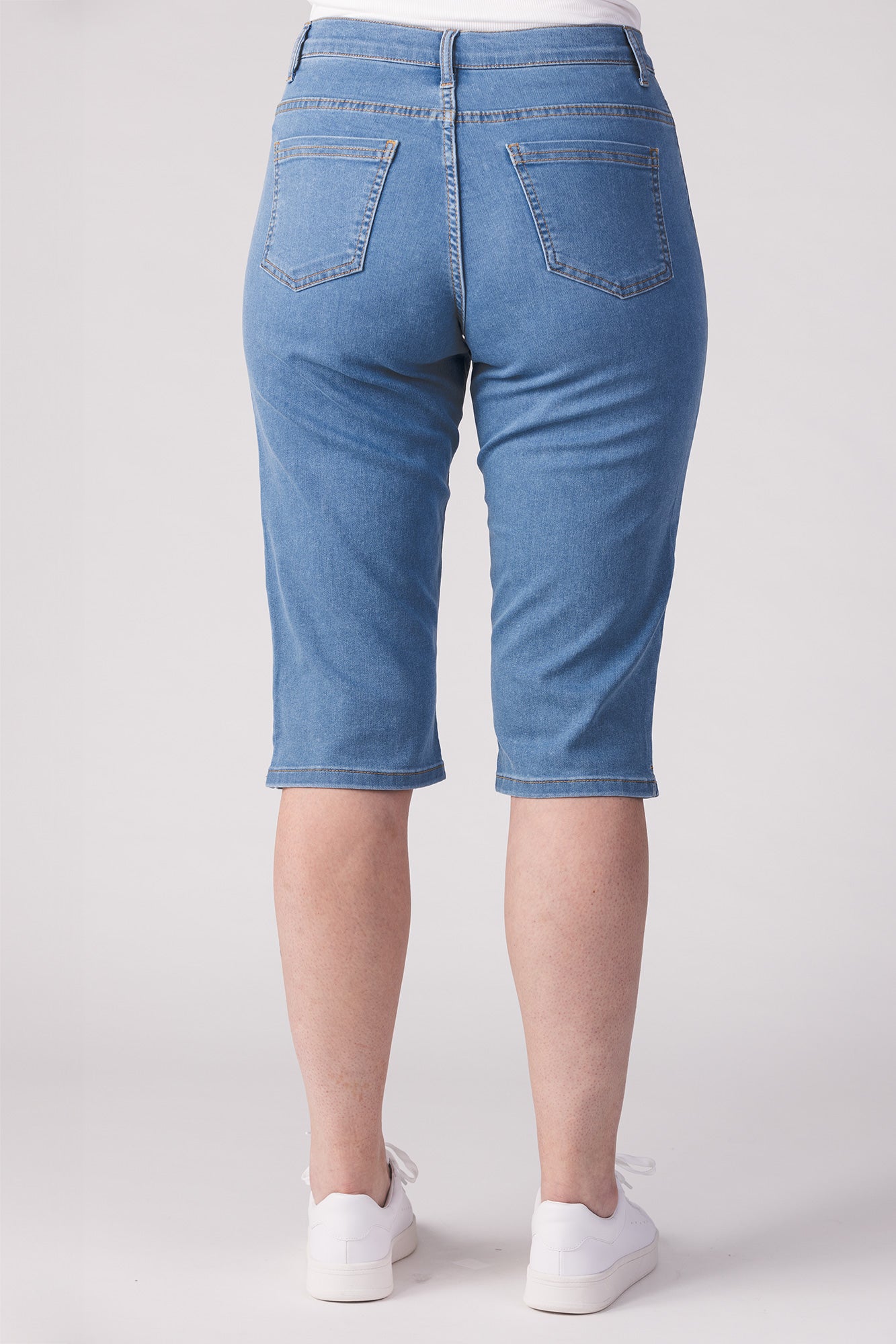 15661-432-20 / Shorts, Slim - Lys denim