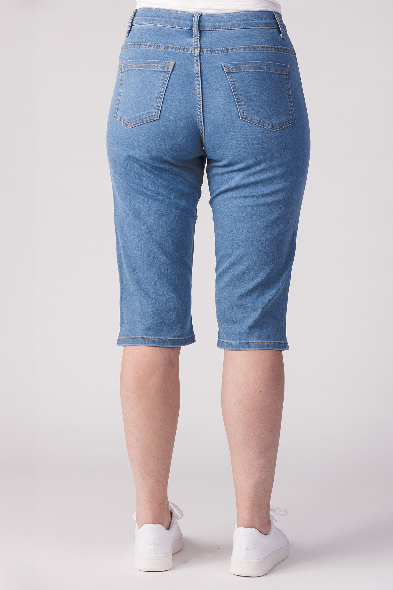 15661-432-20 / Shorts, Slim, Høj Talje - Lys denim