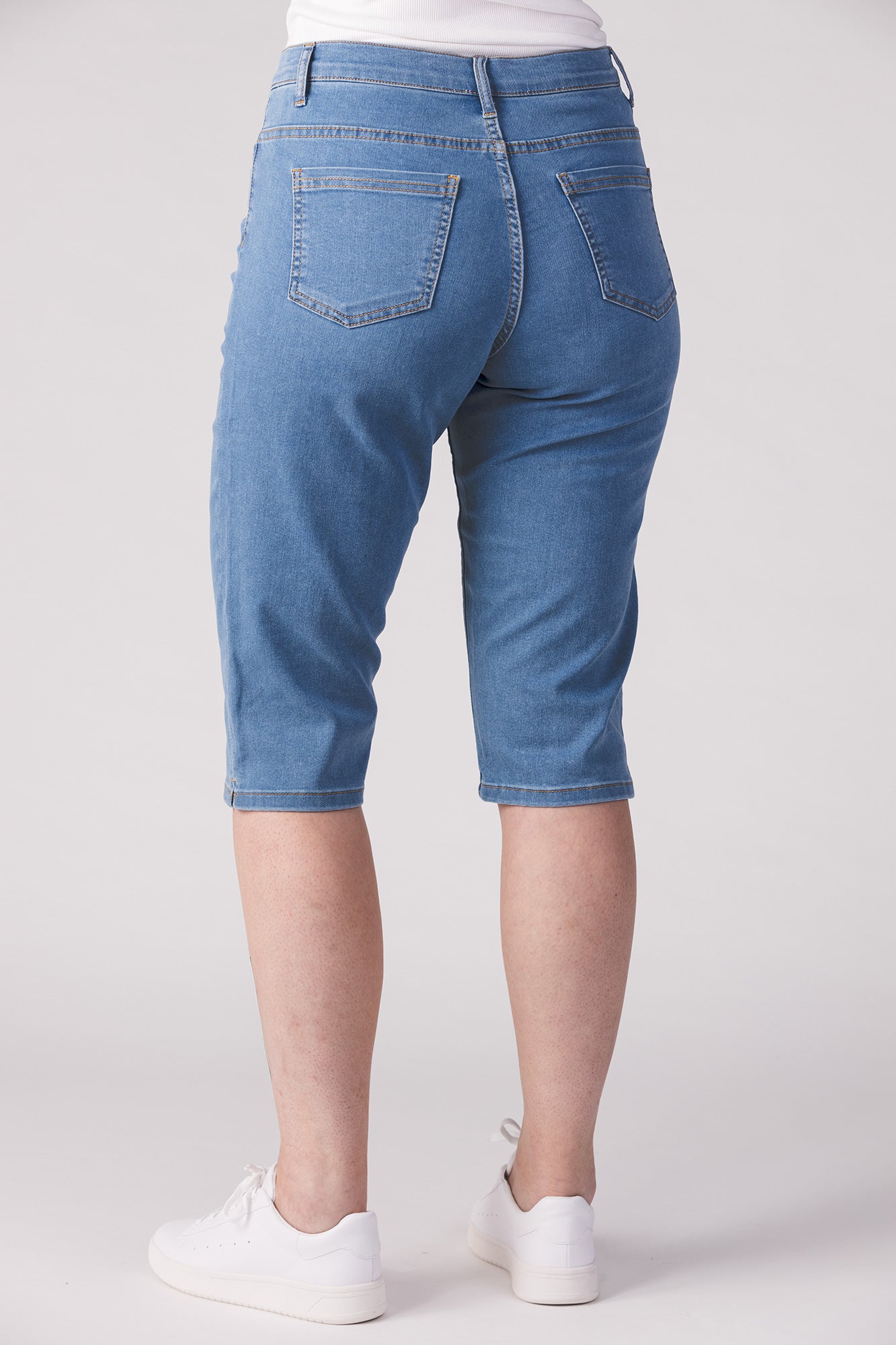 15661-432-20 / Shorts, Slim, Høj Talje - Lys denim