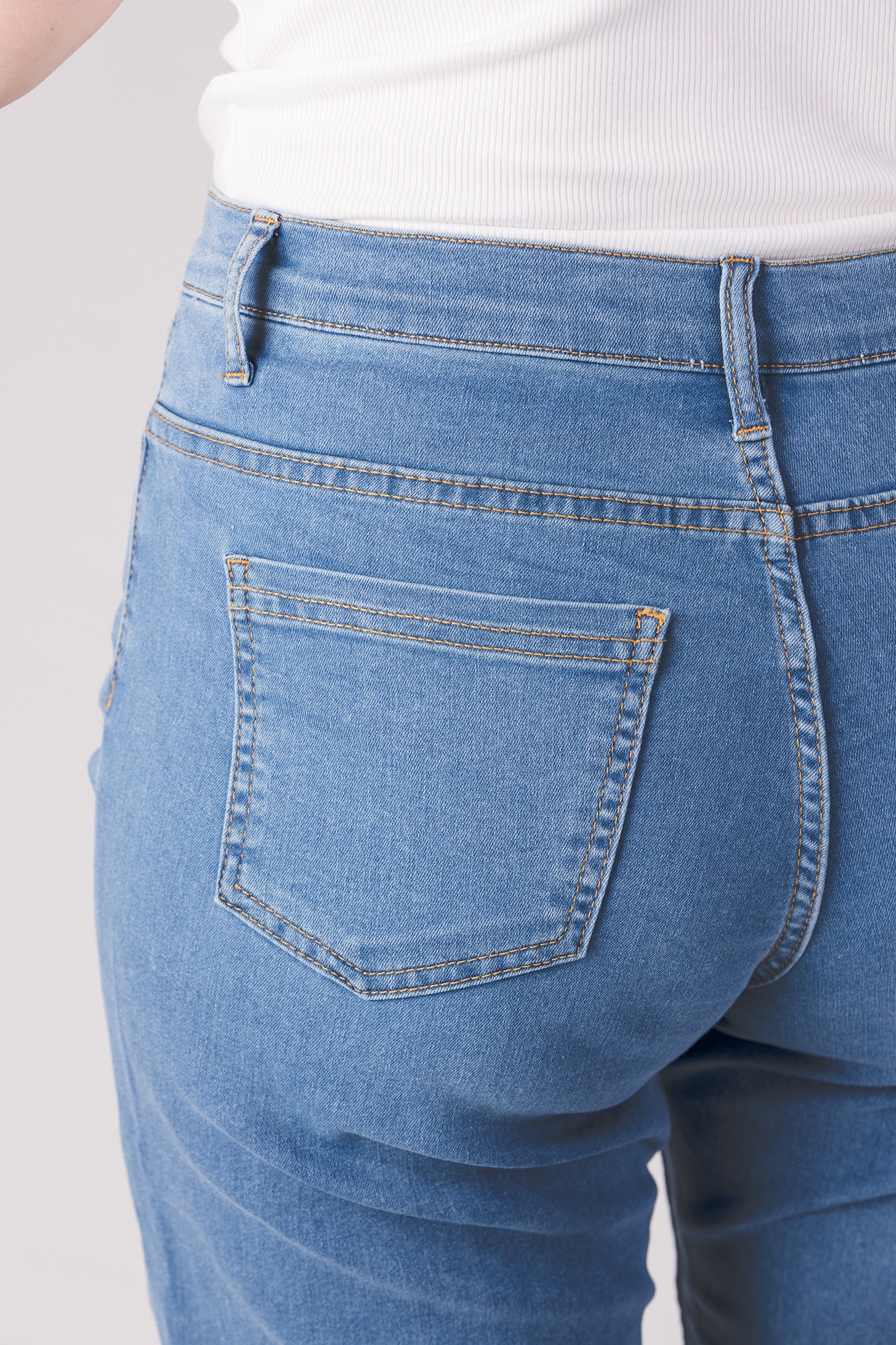 15661-432-20 / Shorts, Slim - Lys denim