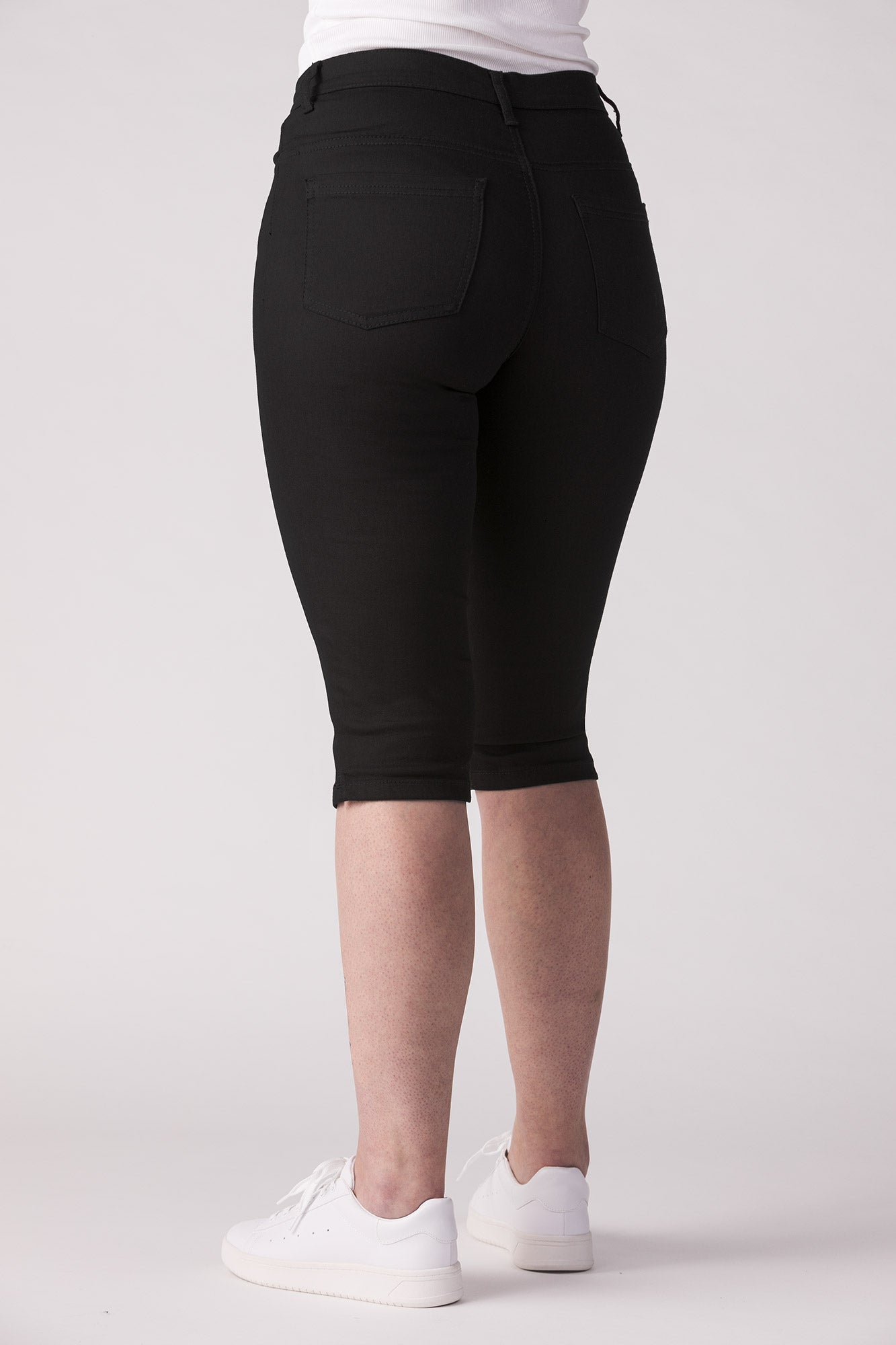 15661-430-09 / Shorts, Slim, High Waist - Black
