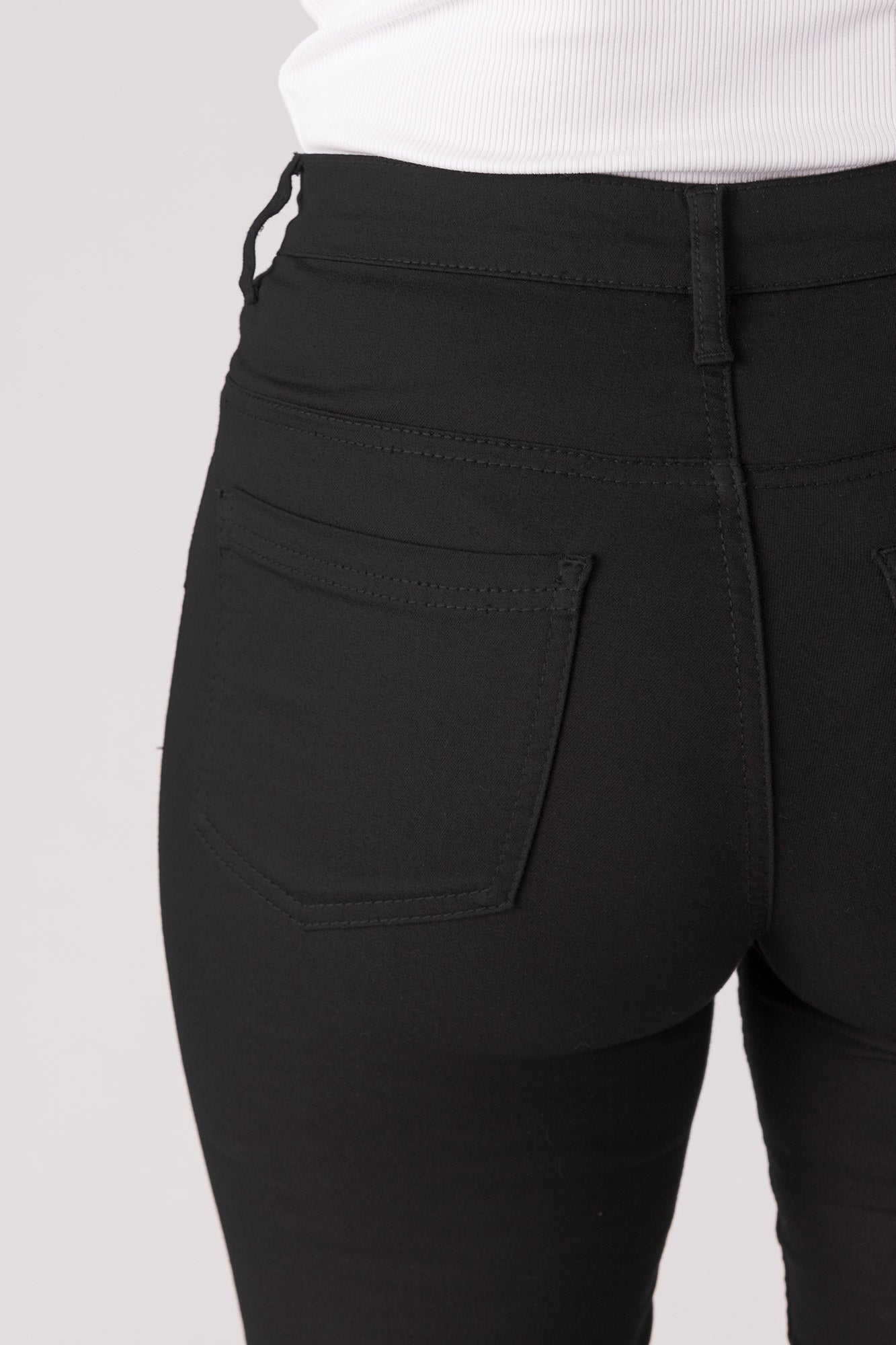 15661-430-09 / Shorts, Slim, High Waist - Black