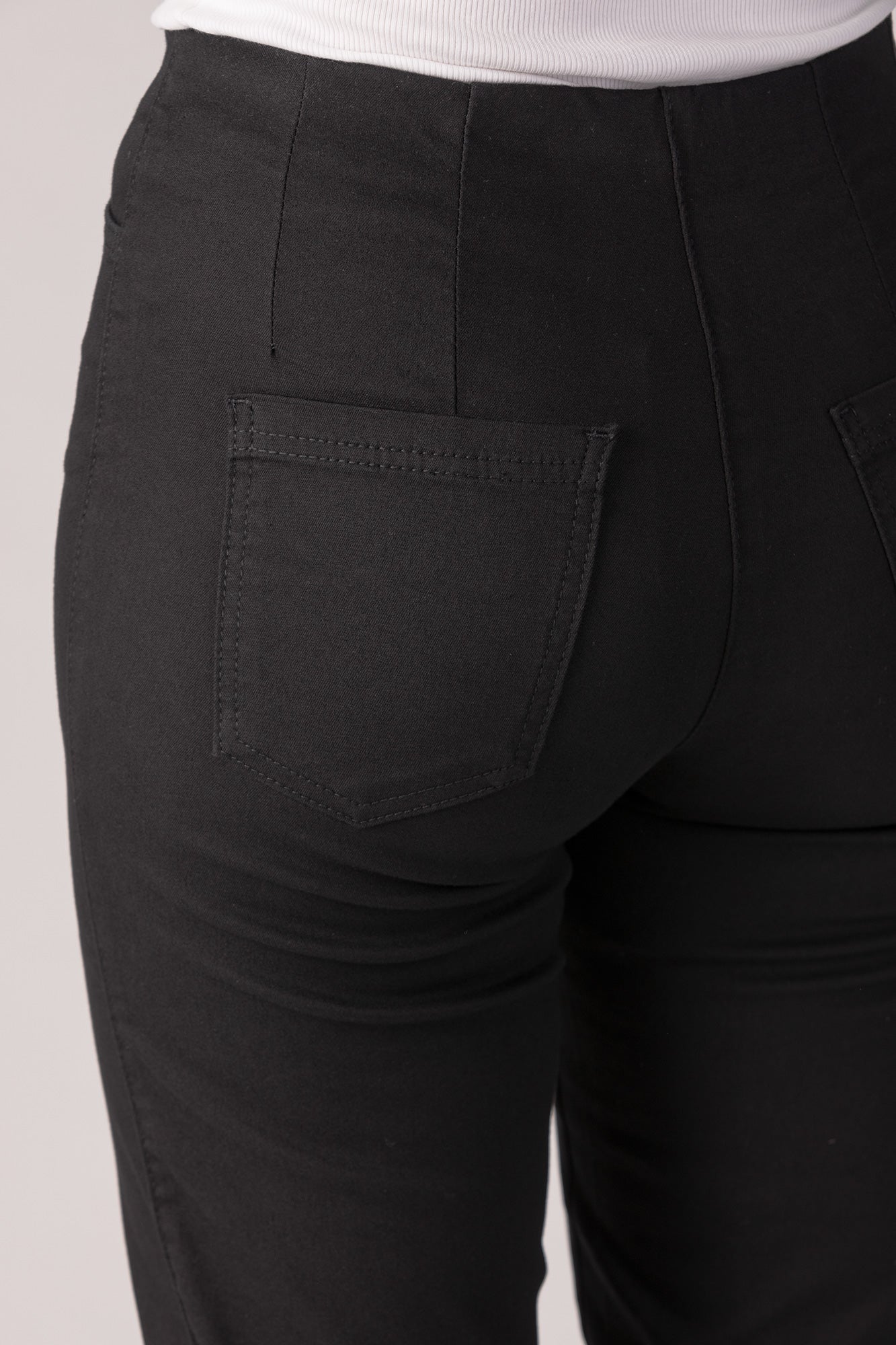 15663-430-09 / Wide, High Waist - Black