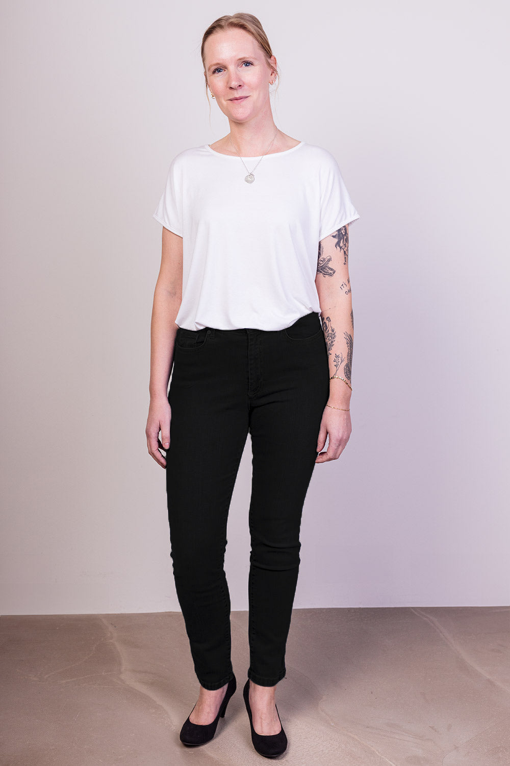 15666-430-09 / Slim, High Waist - Black