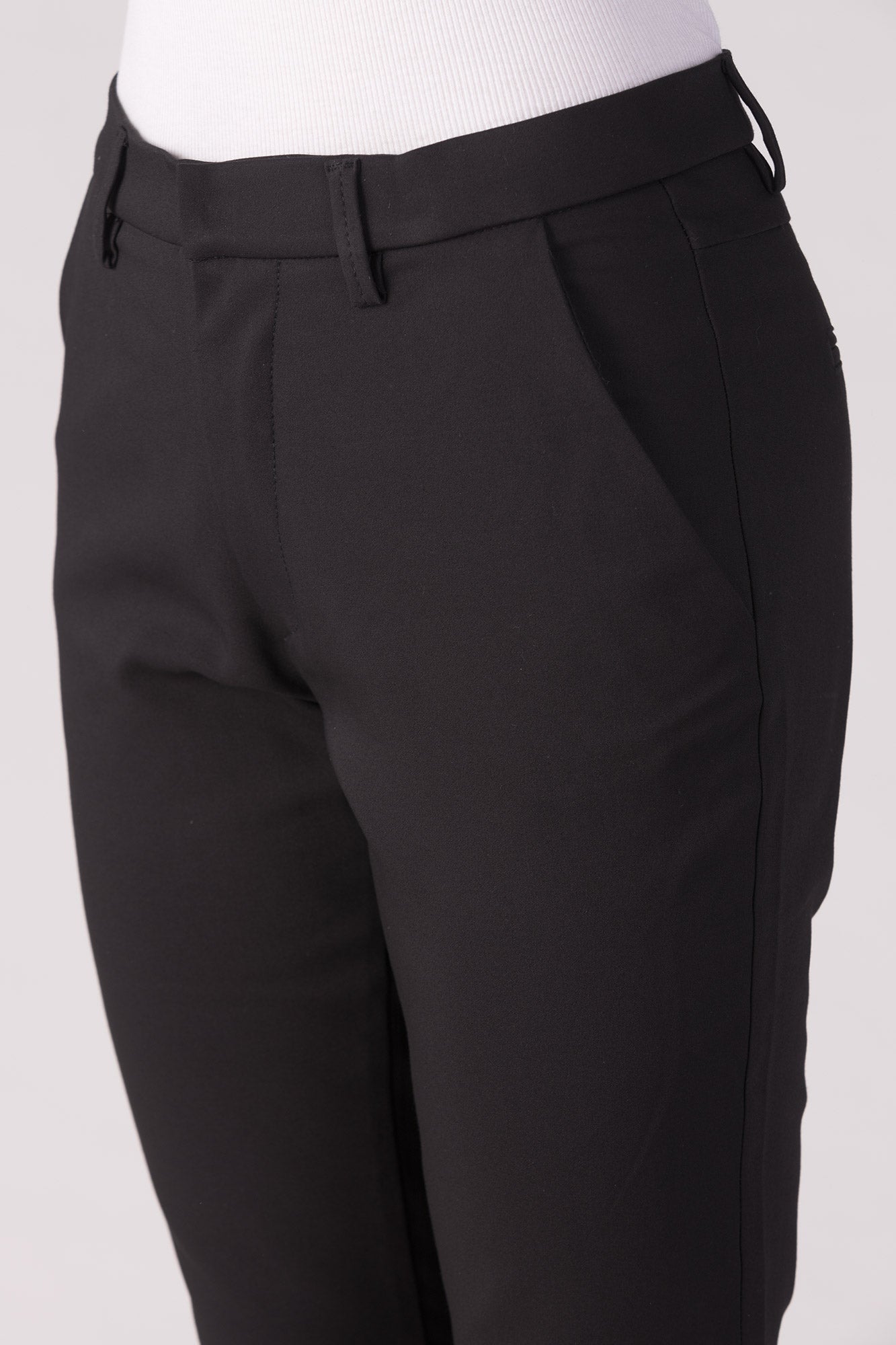 15657-451-09 / Regular, High Waist - Black