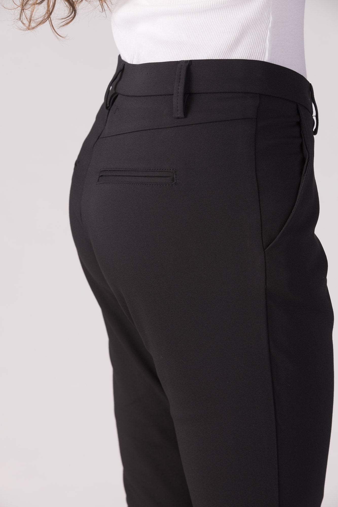 15657-451-09 / Regular, High Waist - Black