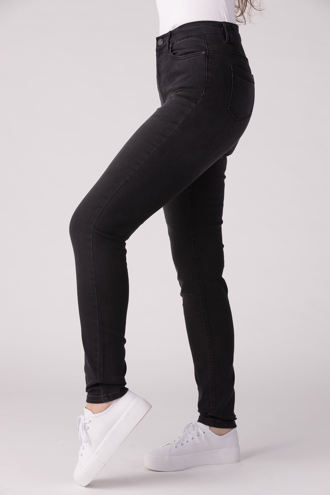 15636-432-08 / Superschlank, hohe Taille – Vintage-Schwarz