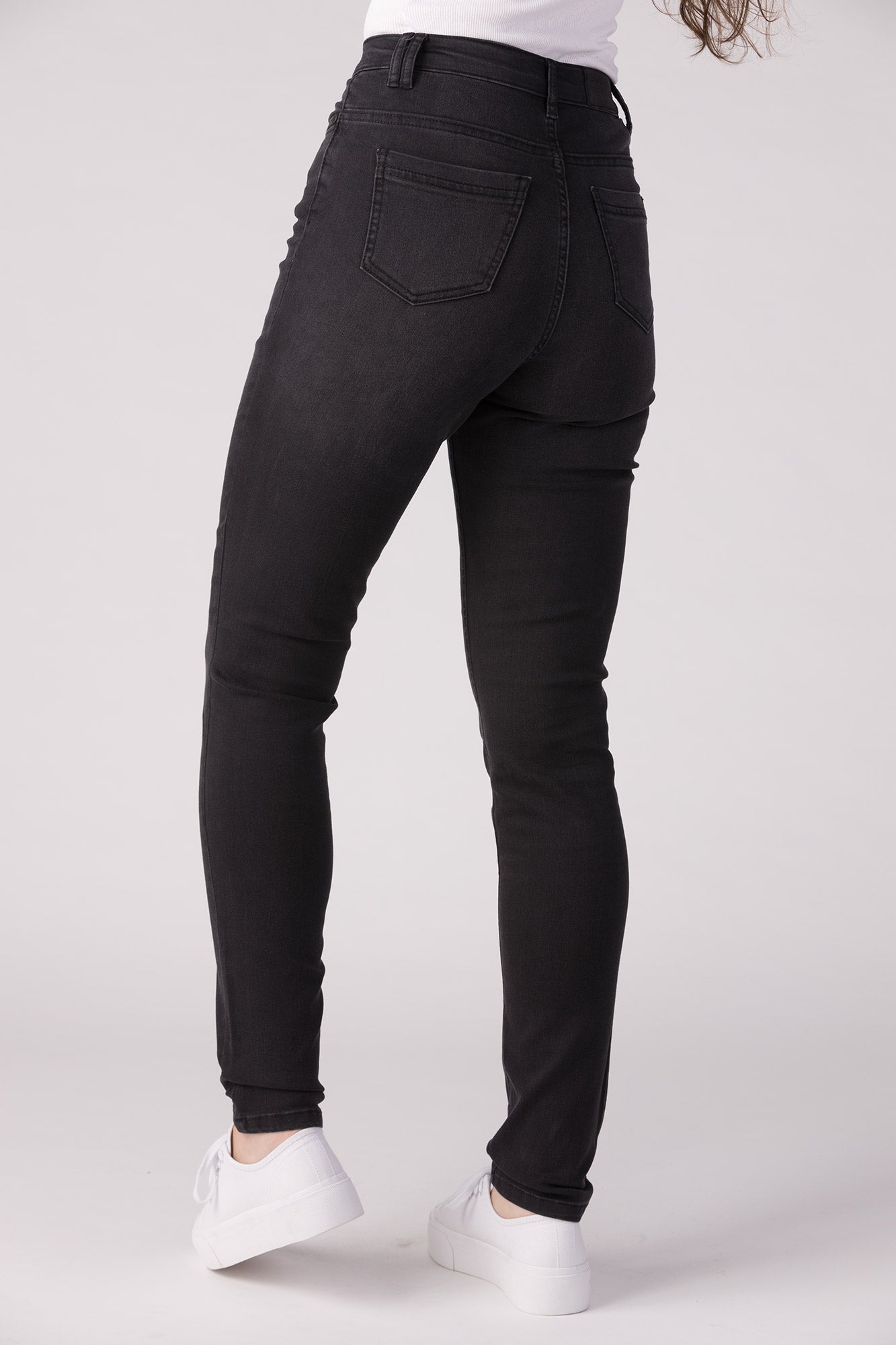 15636-432-08 / Superschlank, hohe Taille – Vintage-Schwarz