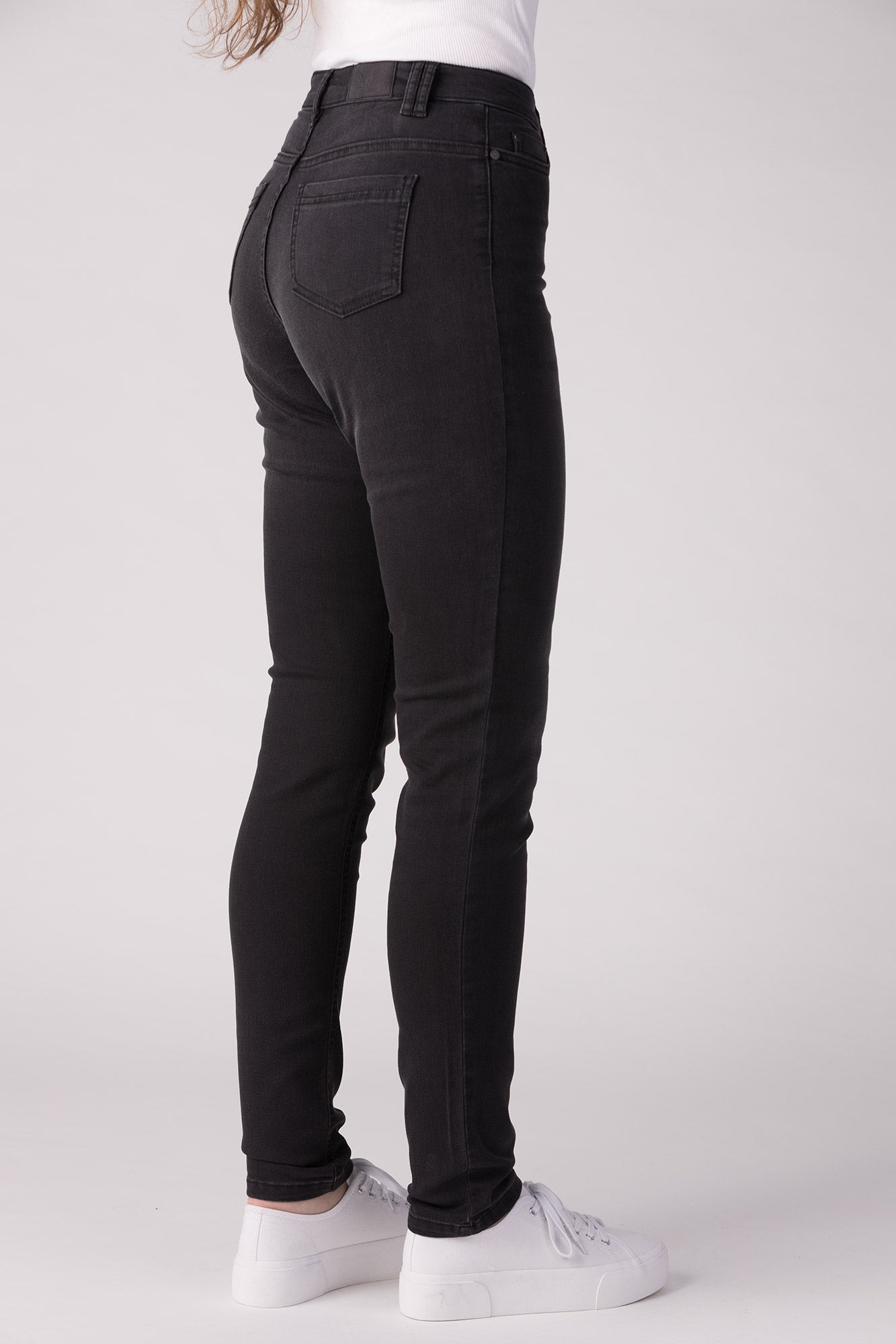 15636-432-08 / Superschlank, hohe Taille – Vintage-Schwarz