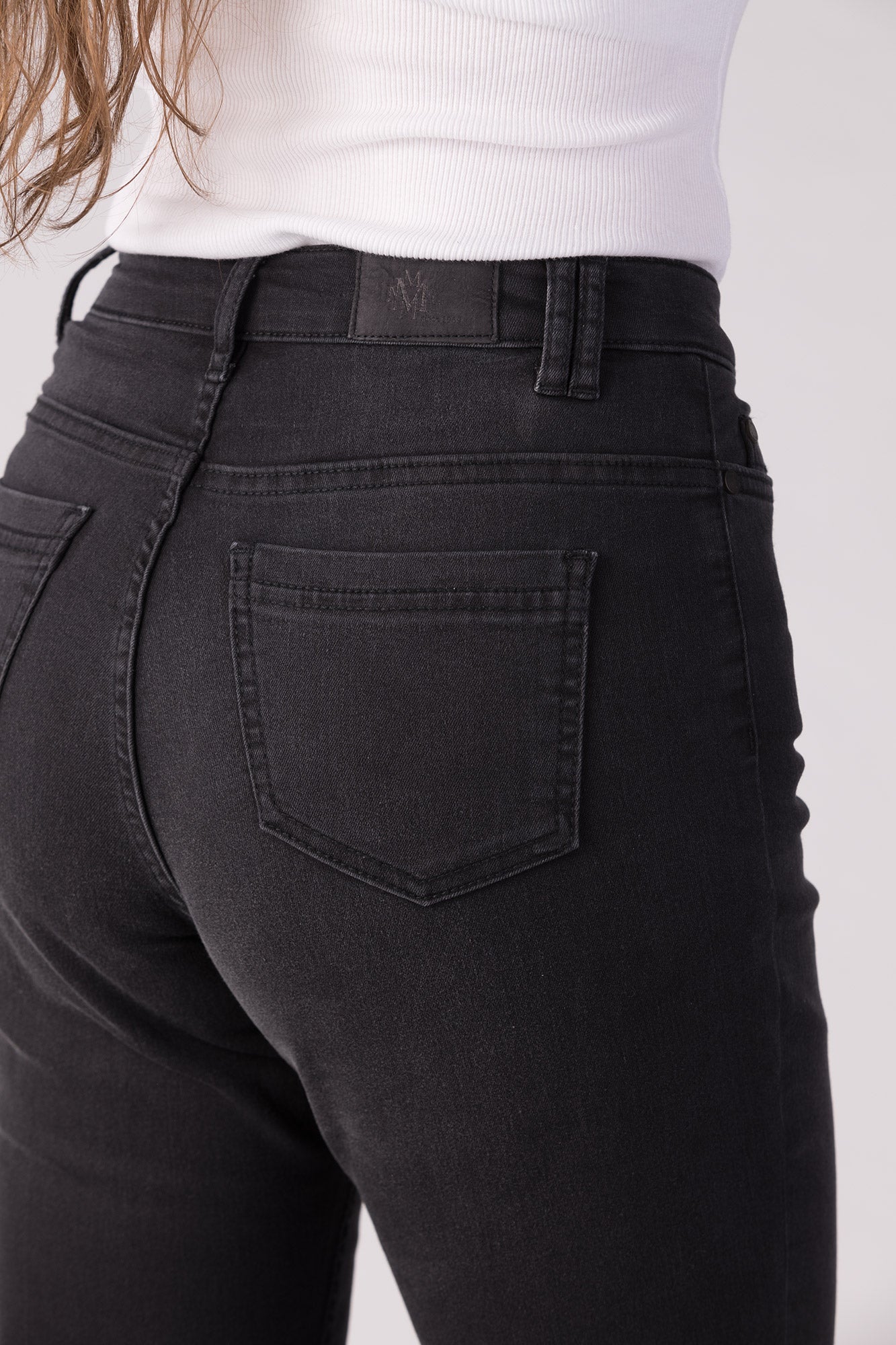 15636-432-08 / Superschlank, hohe Taille – Vintage-Schwarz