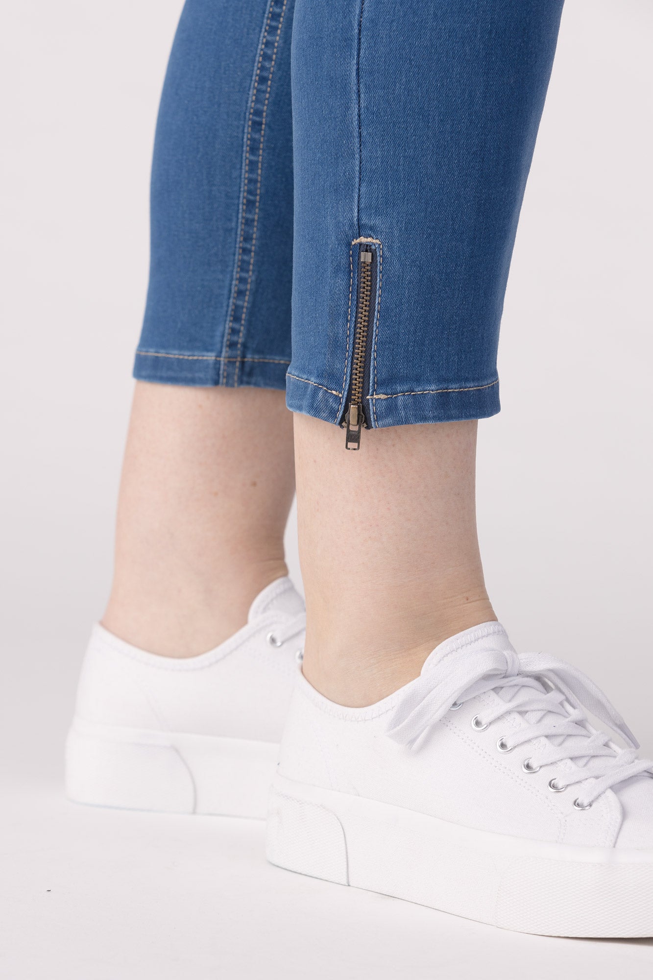 15651-432-21 / Super Slim Ankle, High Waist - Light Denim