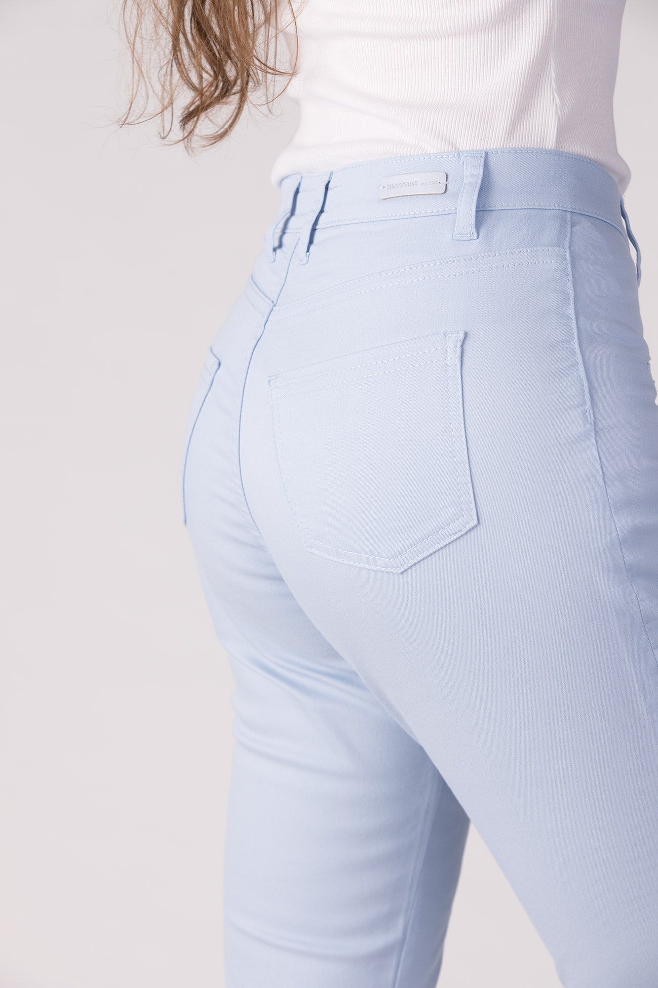 15635-430-21 / Super Slim Capri, High Waist - Light Blue