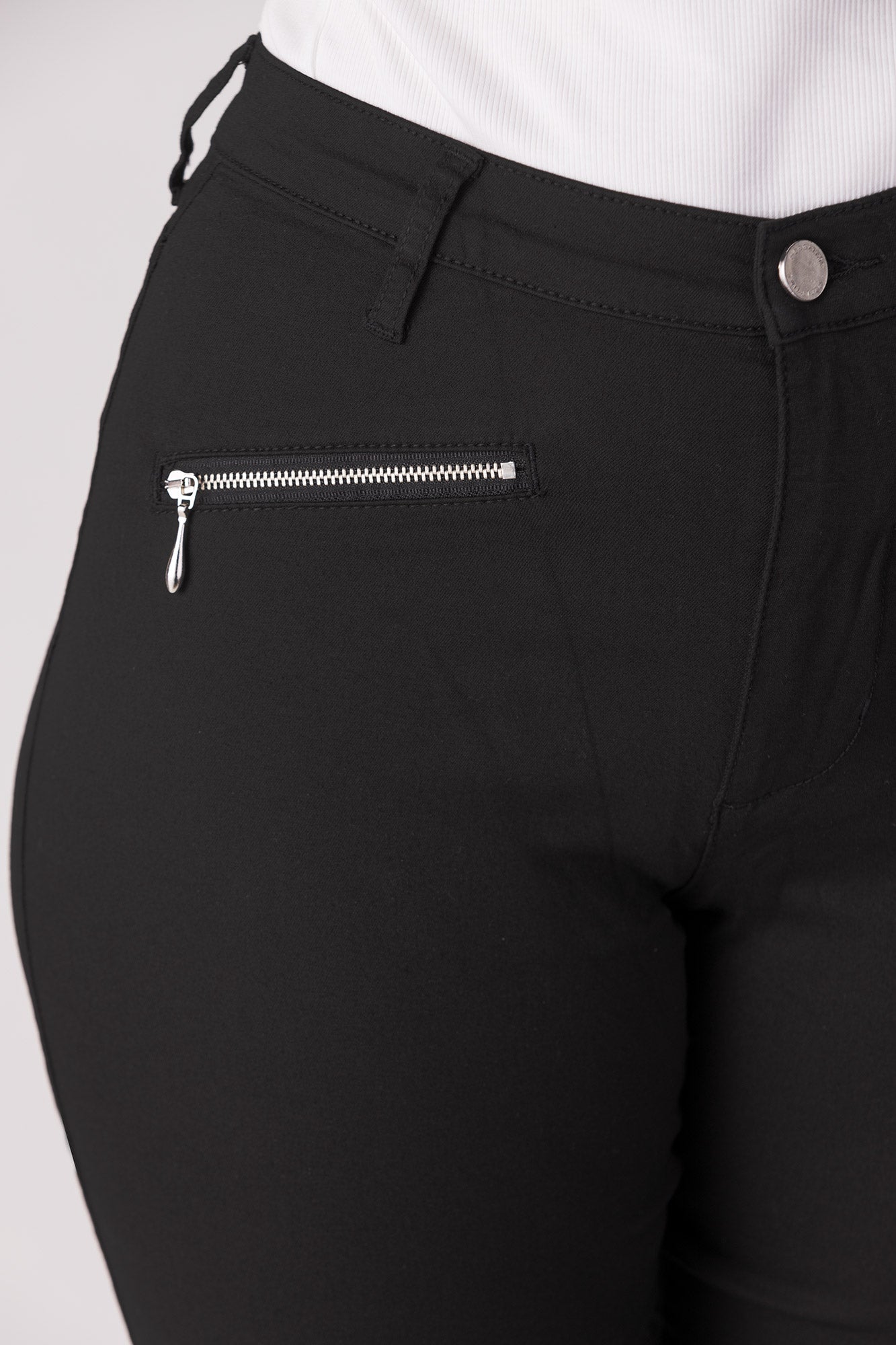 15628-430-09 / Slim, High Waist - Black